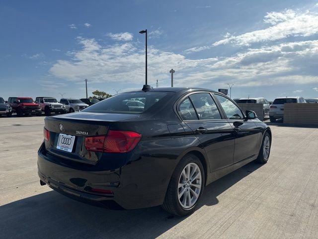 Used 2018 BMW 320i Sedan RWD image 3