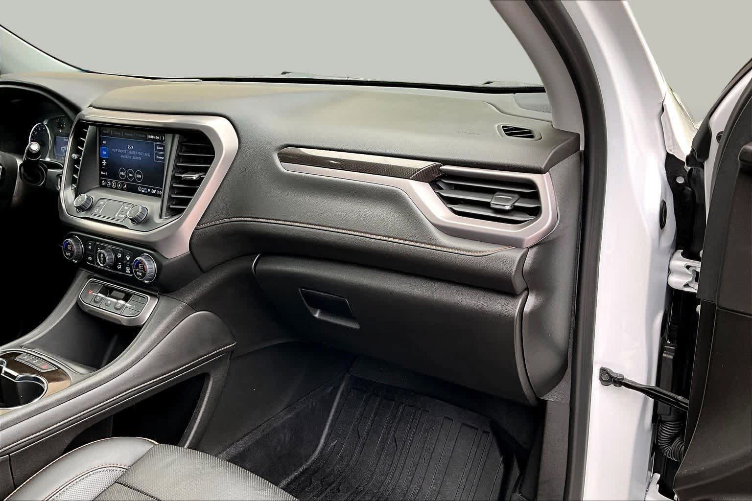 Used 2023 GMC Acadia AT4 w/ Preferred Package AWD/4WD image 19