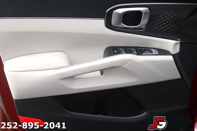 Certified 2025 Kia Sorento EX w/ Panoramic Sunroof Package FWD image 11