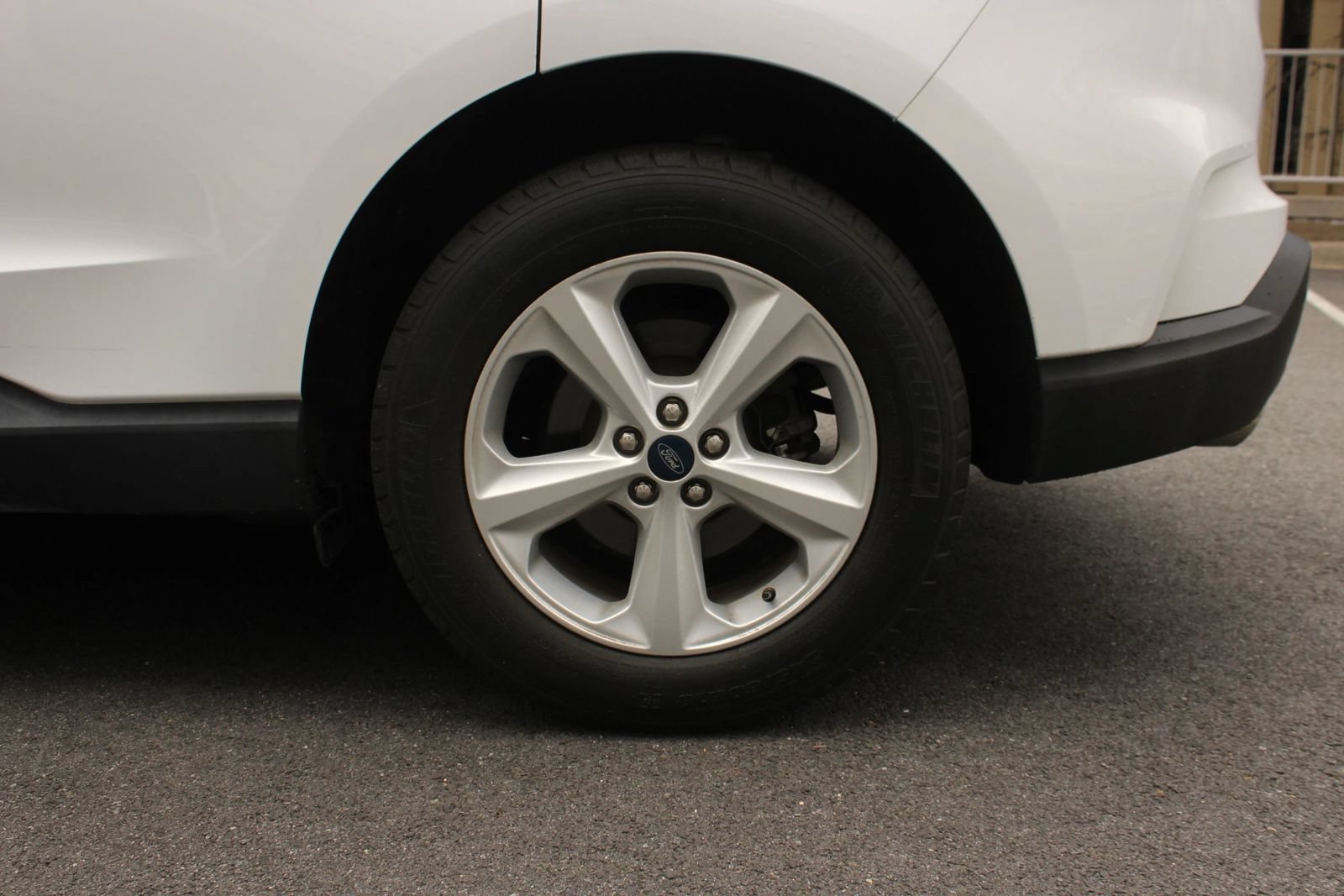 Used 2020 Ford Edge SE FWD image 10