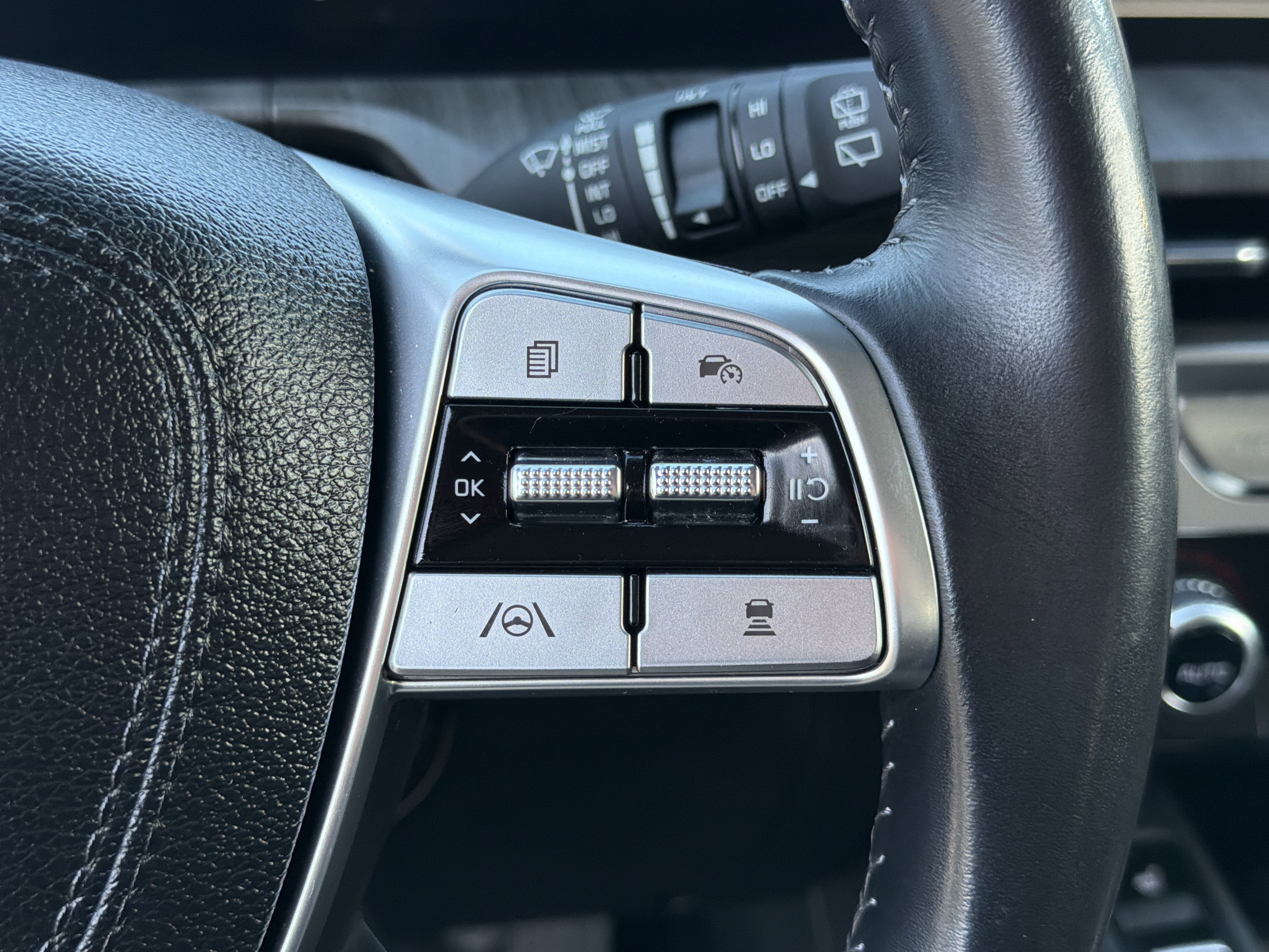 Used 2023 Kia Telluride EX w/ EX Captain's Chair Package image 26