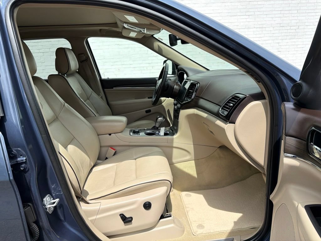 Used 2021 Jeep Grand Cherokee Overland AWD/4WD image 12