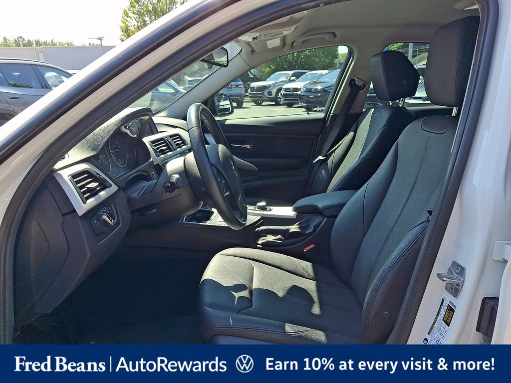 Used 2018 BMW 320i Sedan RWD image 18