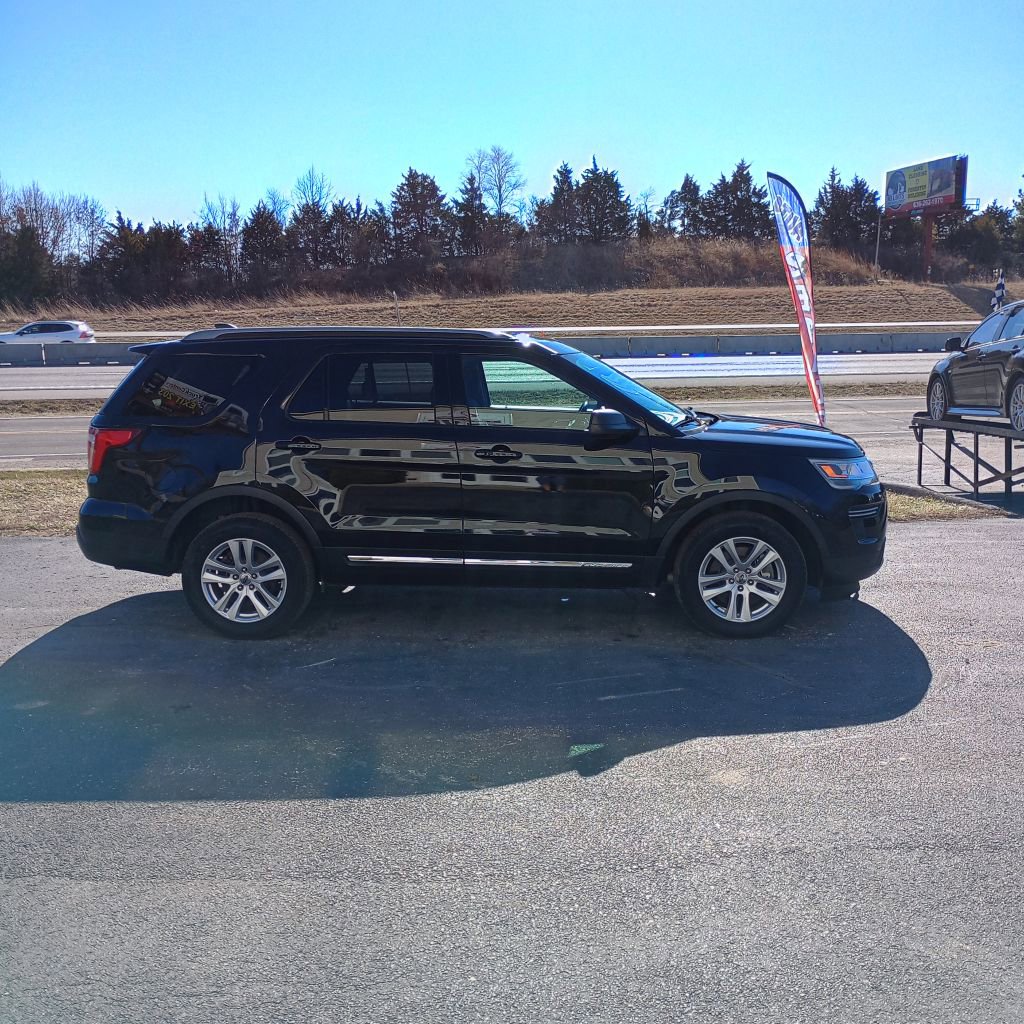 Used 2019 Ford Explorer XLT w/ Class III Trailer Tow Package image 6