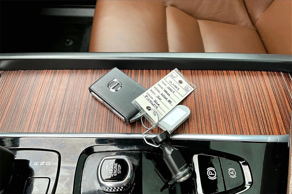 Used 2023 Volvo XC60 B5 Plus w/ Climate Package image 34