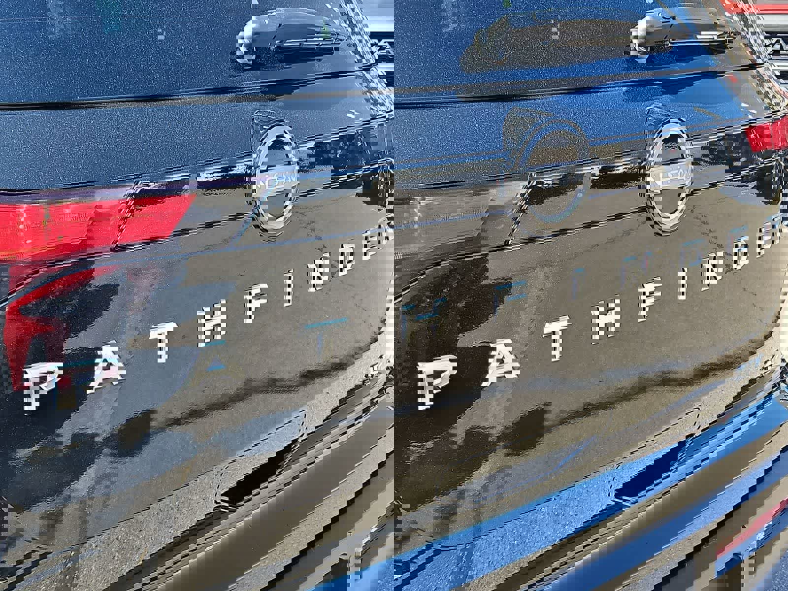 Used 2024 Nissan Pathfinder SV image 13