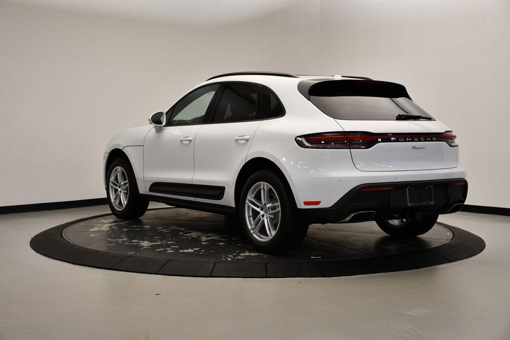 Certified 2025 Porsche Macan image 3