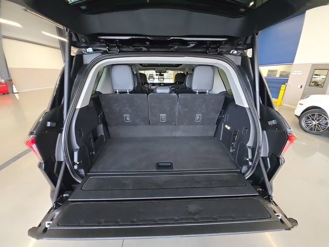 Used 2025 Lincoln Navigator Reserve AWD/4WD image 23