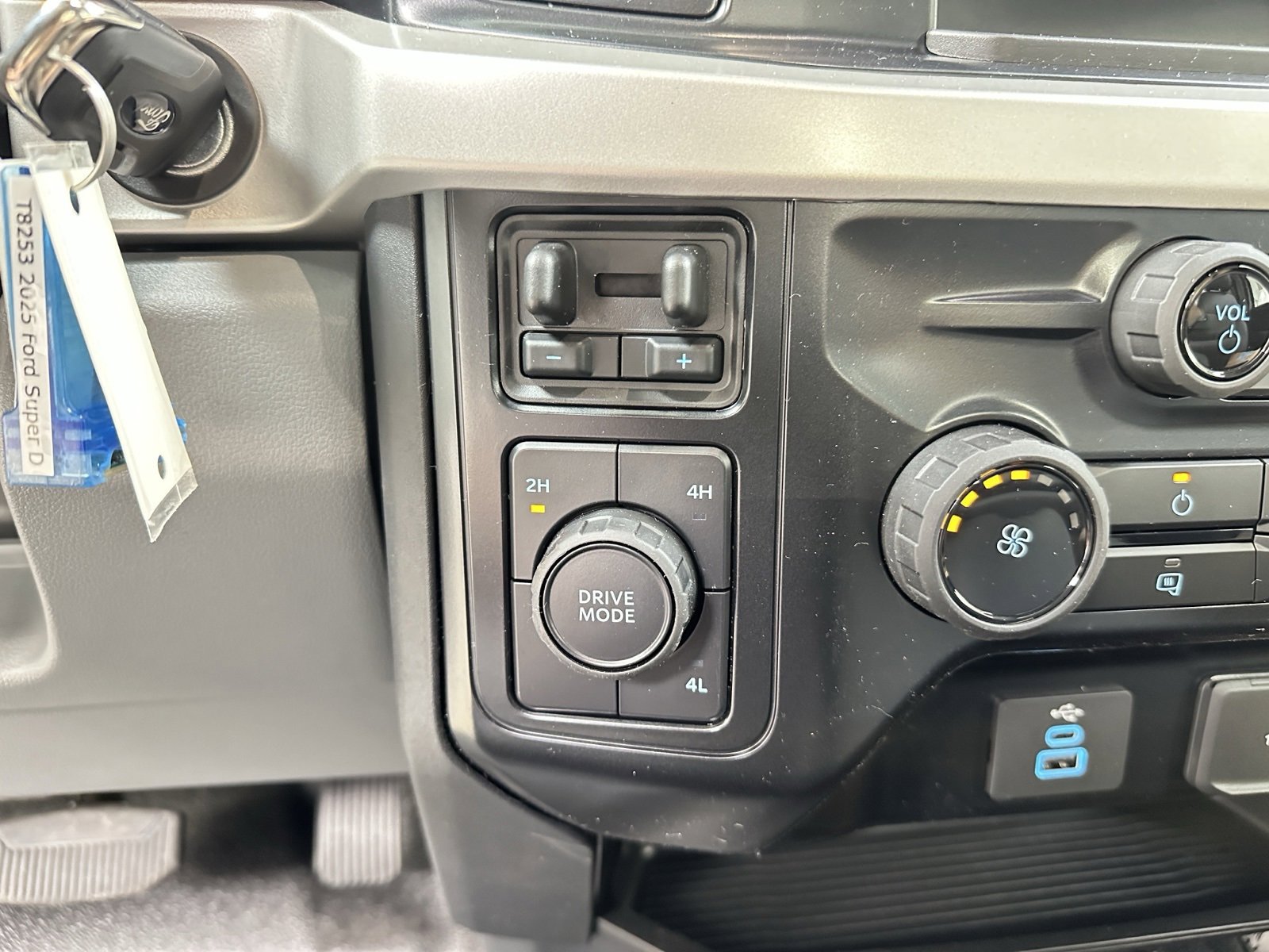 New 2025 Ford F350 XL w/ XL Chrome Package image 13