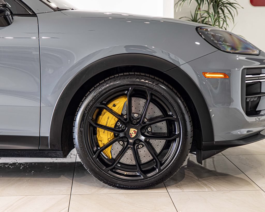 Used 2024 Porsche Cayenne Turbo GT AWD/4WD image 10