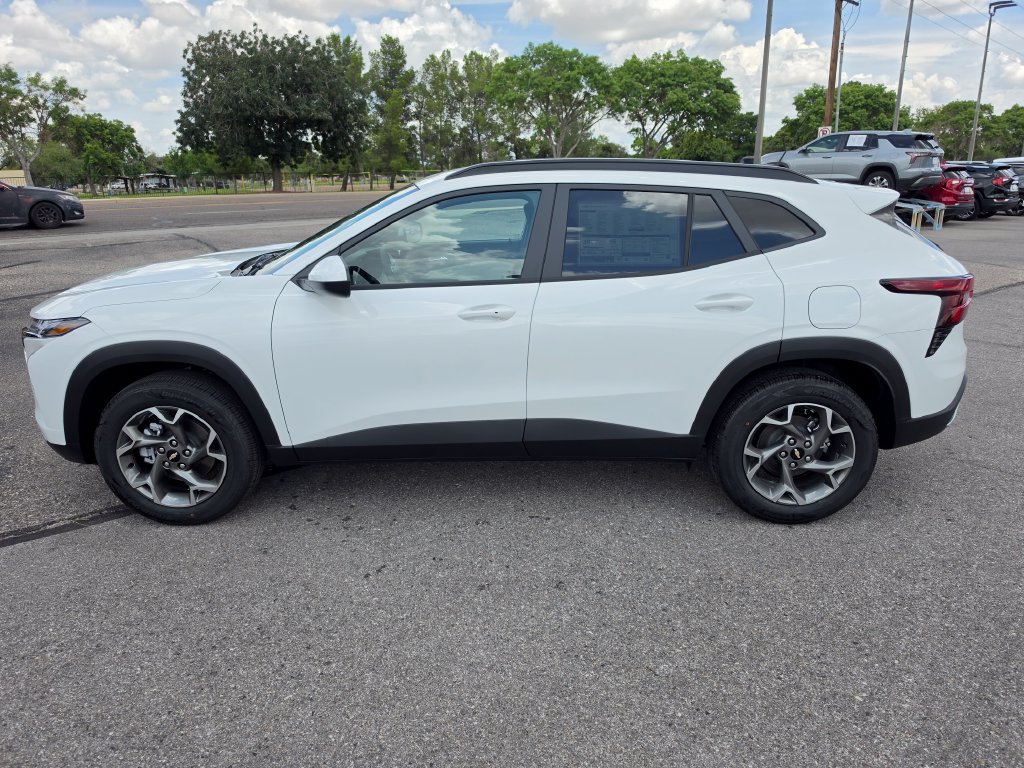 New 2026 Chevrolet Trax LT w/ Driver Confidence Package FWD image 2