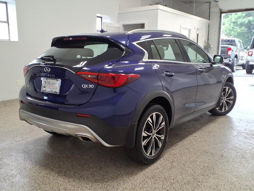 Used 2019 INFINITI QX30 AWD w/ Navigation Package w/ Navigation Package image 4