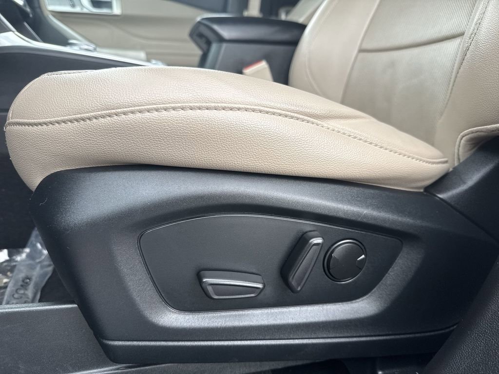 Used 2023 Ford Explorer Limited image 14