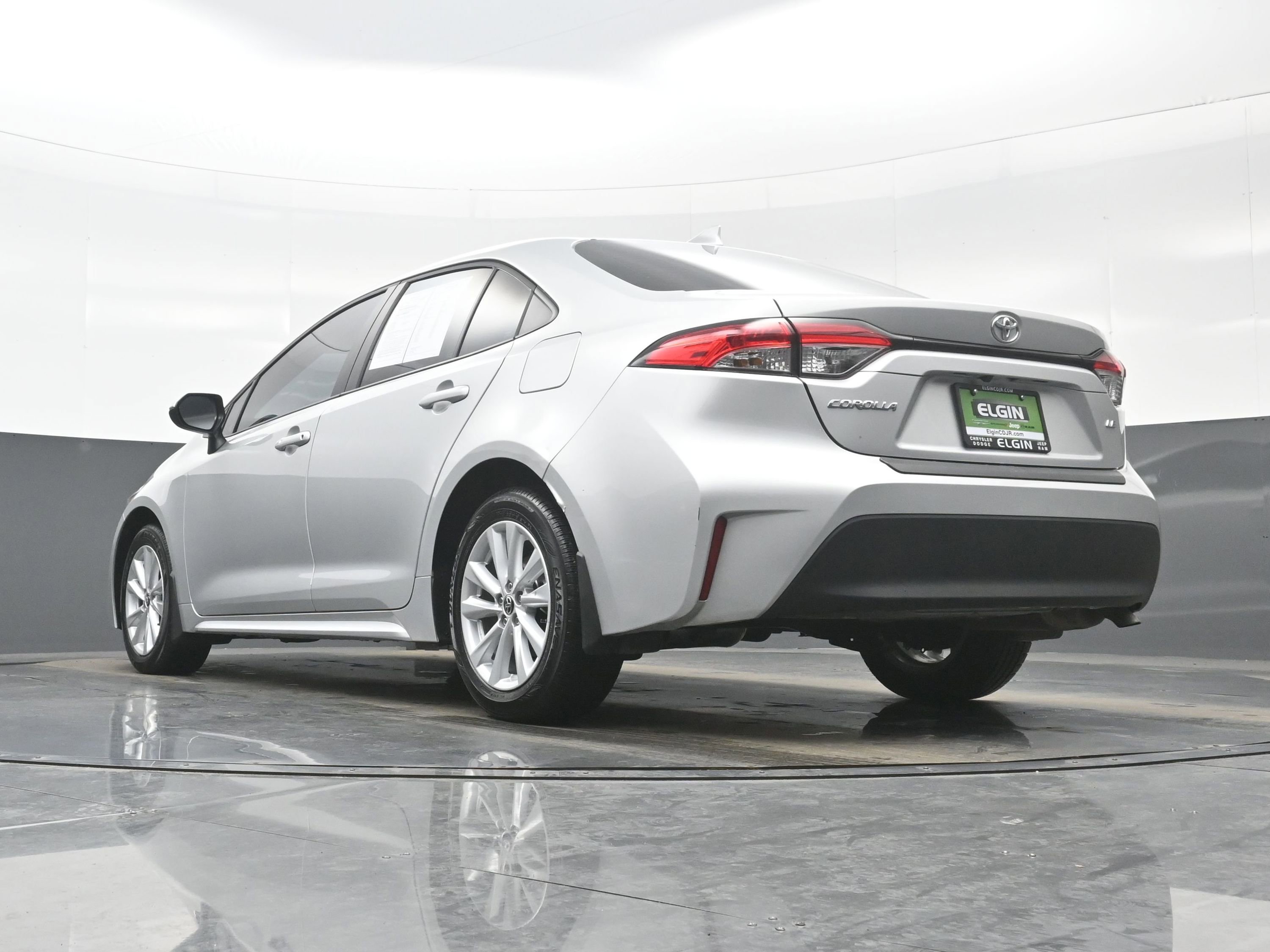 Used 2025 Toyota Corolla LE w/ LE Premium Package image 27