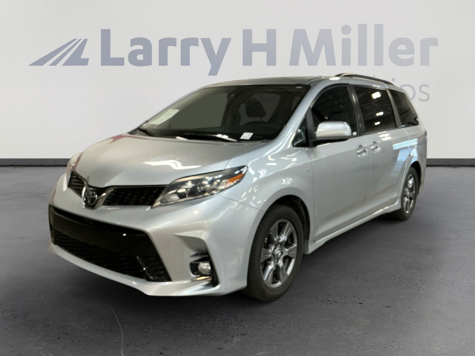 Used 2019 Toyota Sienna SE Premium w/ Carpet Mat Package