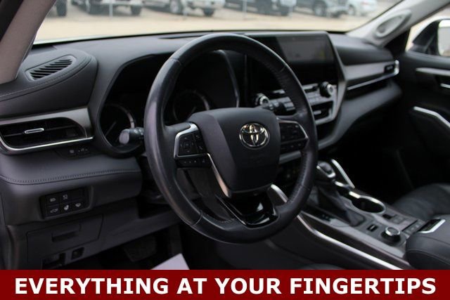 Used 2020 Toyota Highlander Limited image 13