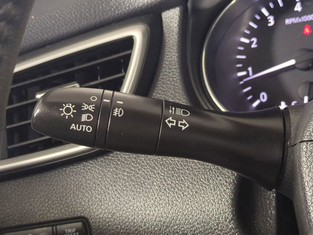 Used 2015 Nissan Rogue SL w/ SL Premium Package image 30