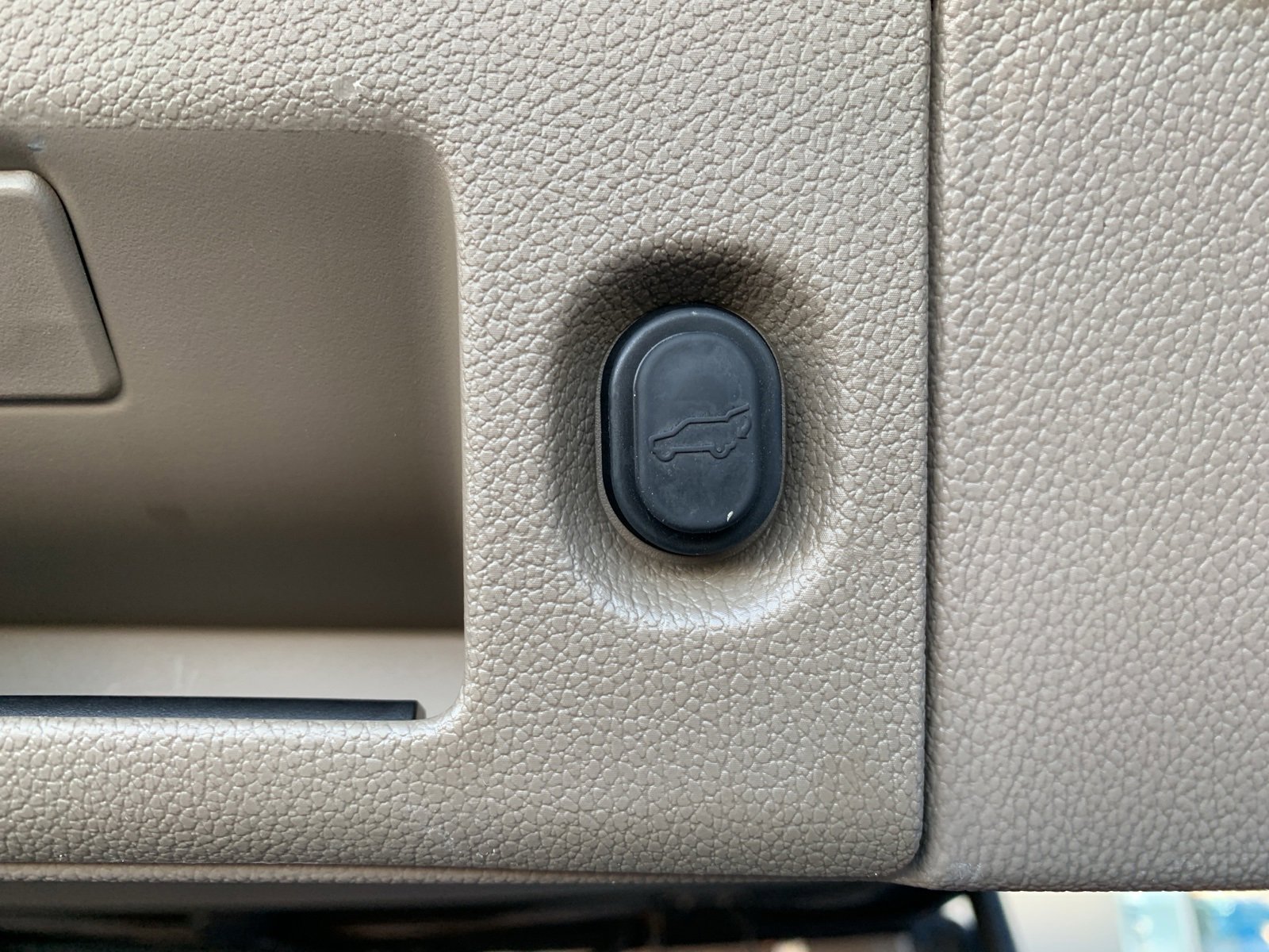 Used 2016 Chevrolet Suburban LTZ image 11