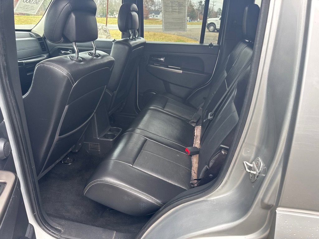 Used 2012 Jeep Liberty Limited Jet image 15