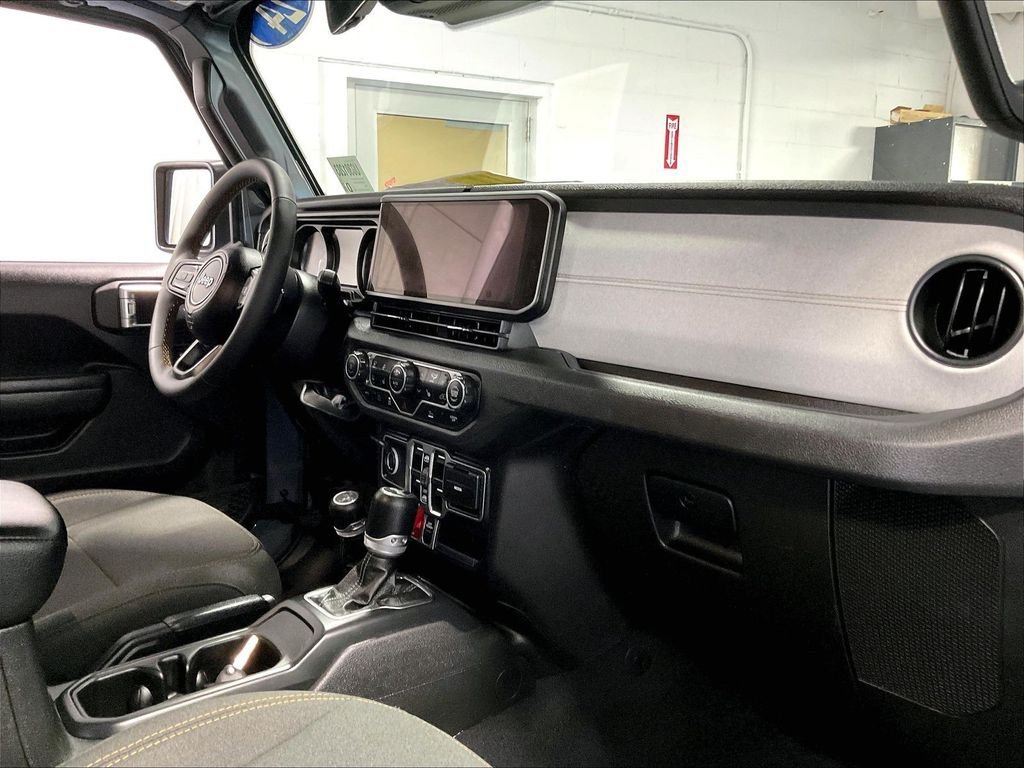 Used 2024 Jeep Wrangler Unlimited AWD/4WD image 14