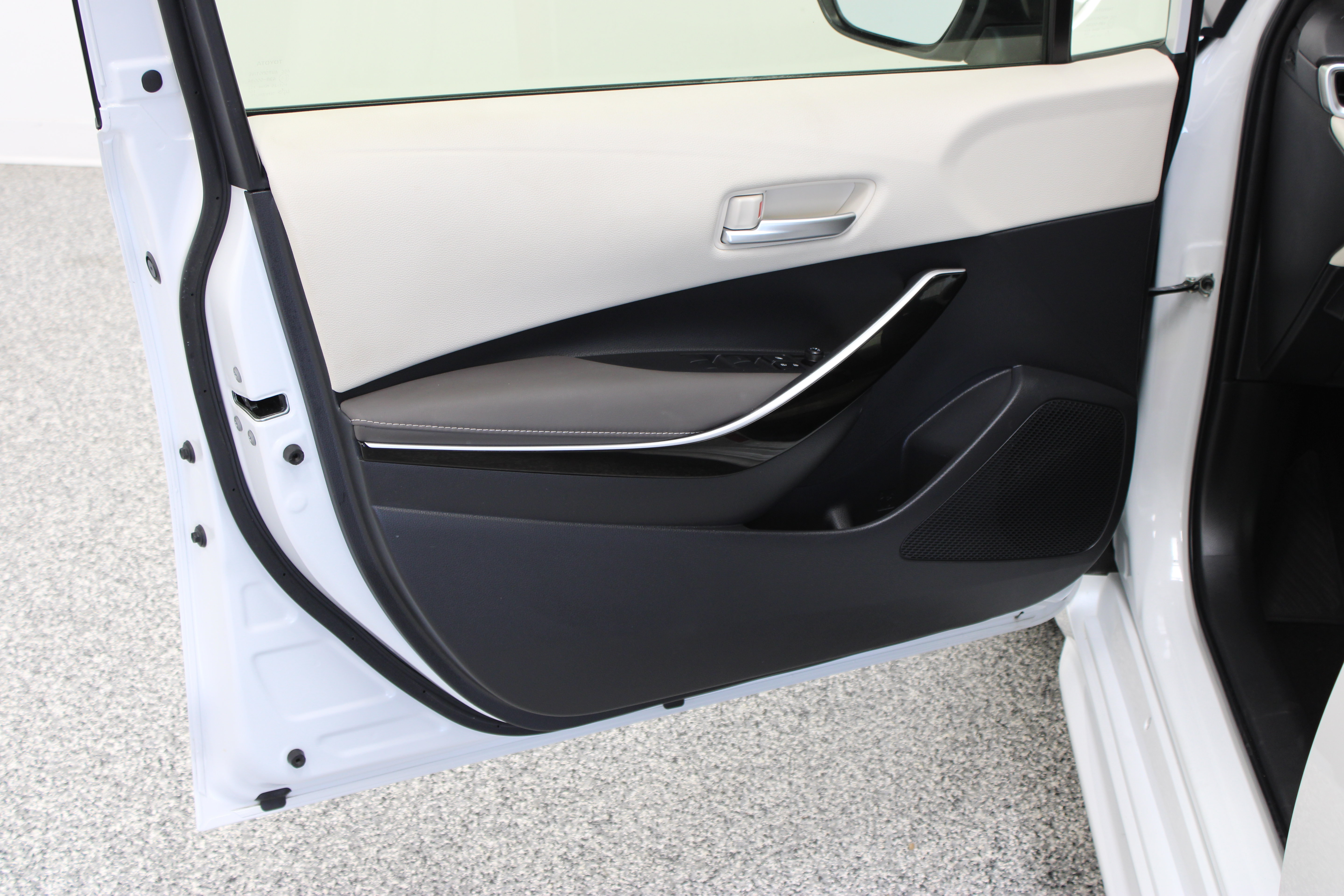 Used 2025 Toyota Corolla XLE FWD image 12