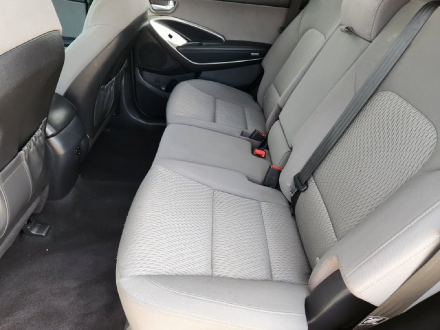 Used 2017 Hyundai Santa Fe SE AWD/4WD image 32
