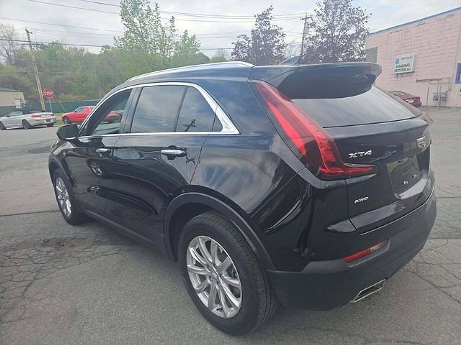 Used 2023 Cadillac XT4 Luxury w/ Cold Weather Package AWD/4WD image 4