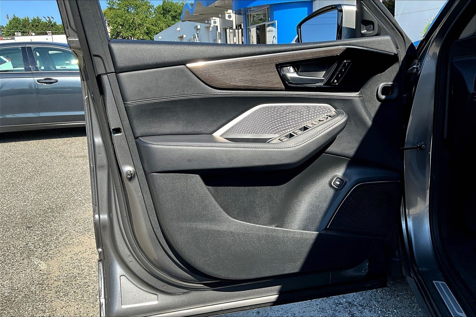 Used 2024 Acura MDX SH-AWD w/ Advance Package image 18