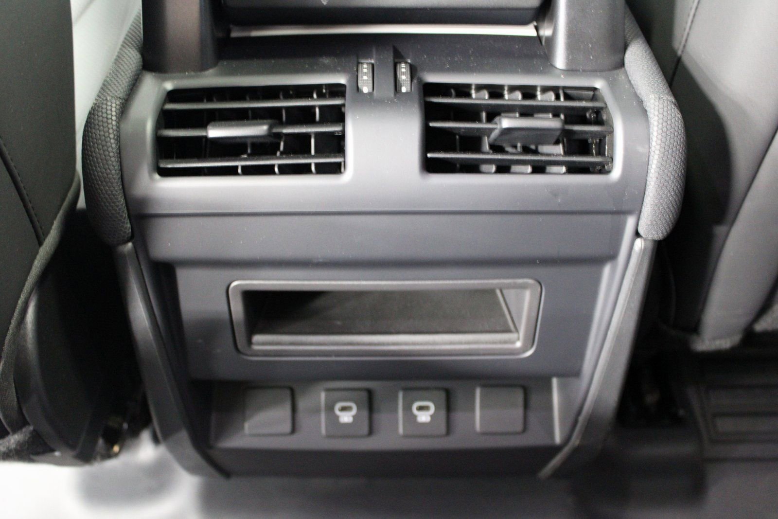 Used 2025 Land Rover Defender 110 S image 33