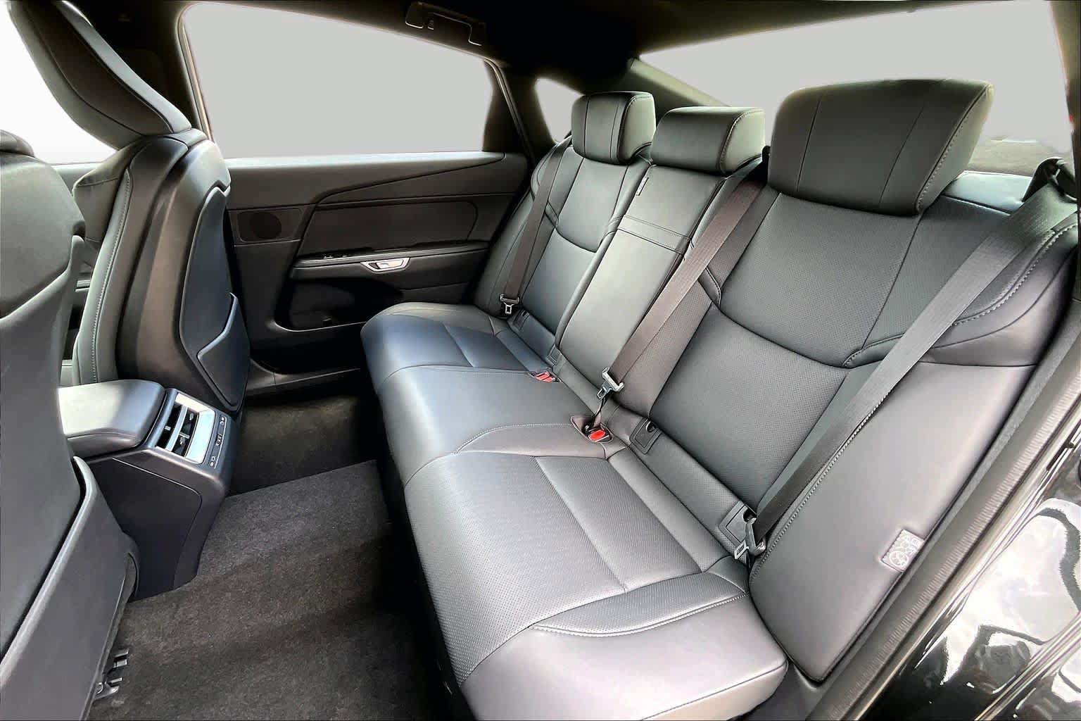 Used 2026 Lexus ES 500e AWD/4WD image 18