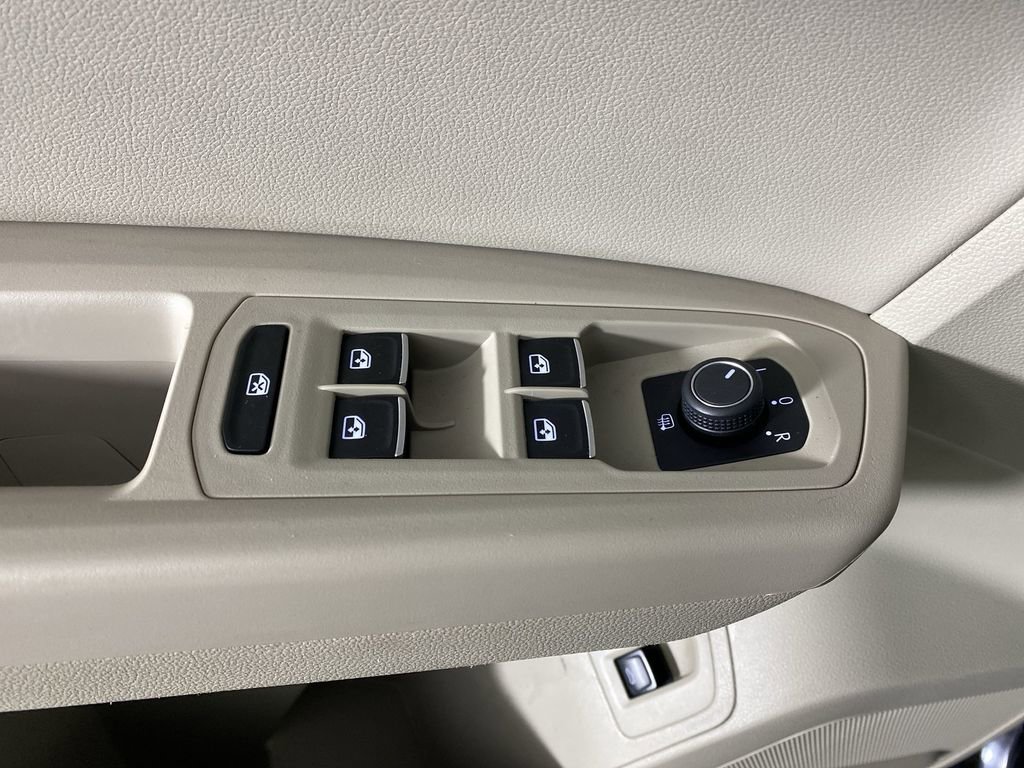 Used 2018 Volkswagen Atlas SEL w/ R-Line Package image 25