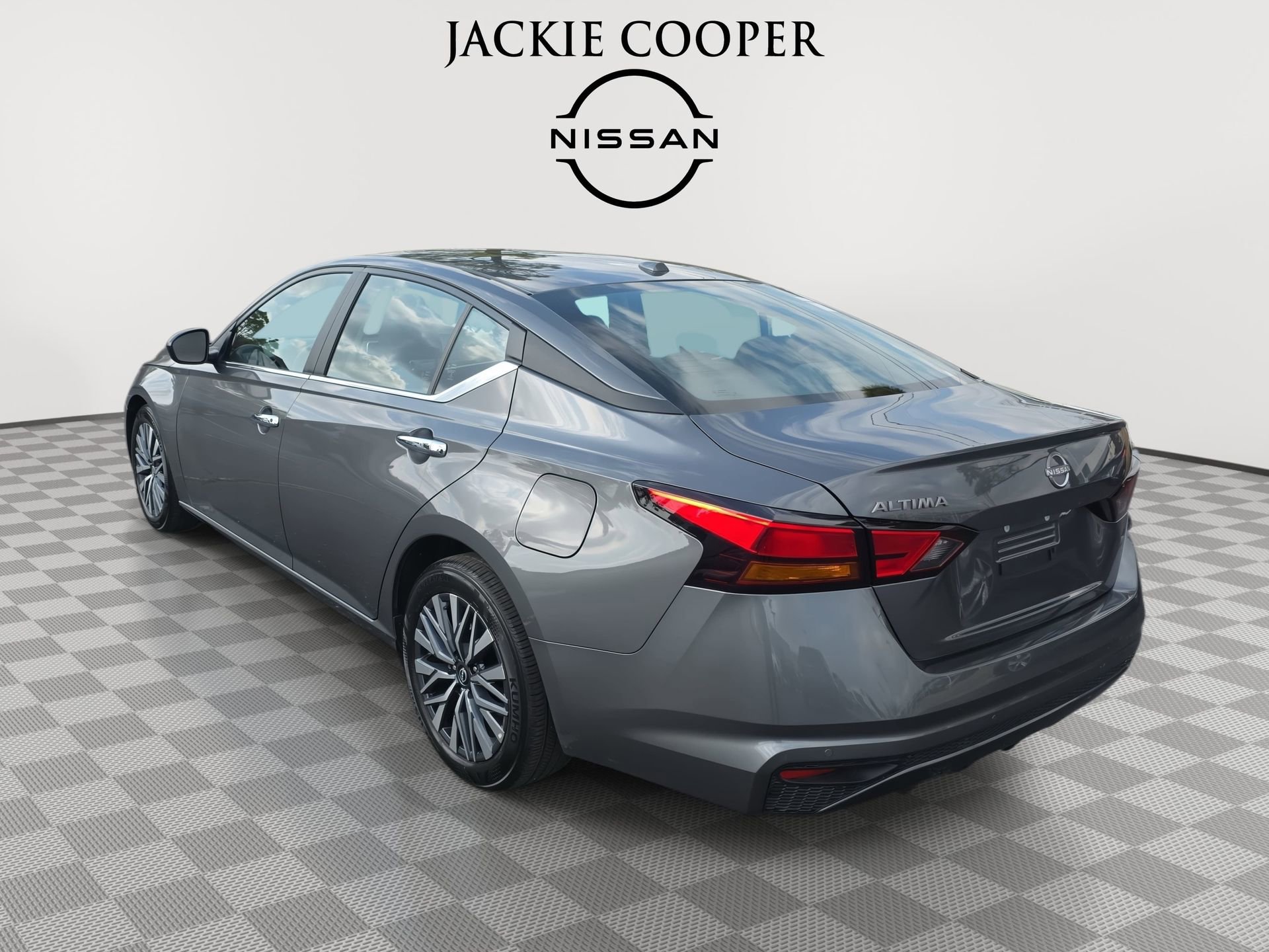 Used 2025 Nissan Altima 2.5 SV image 7