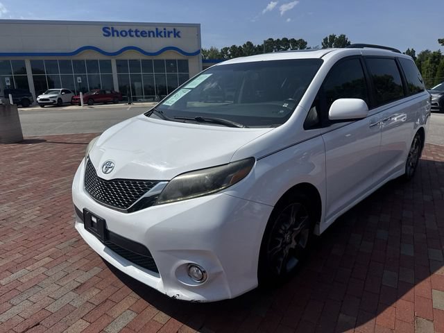 Used 2015 Toyota Sienna SE w/ SE Preferred Package FWD video 1