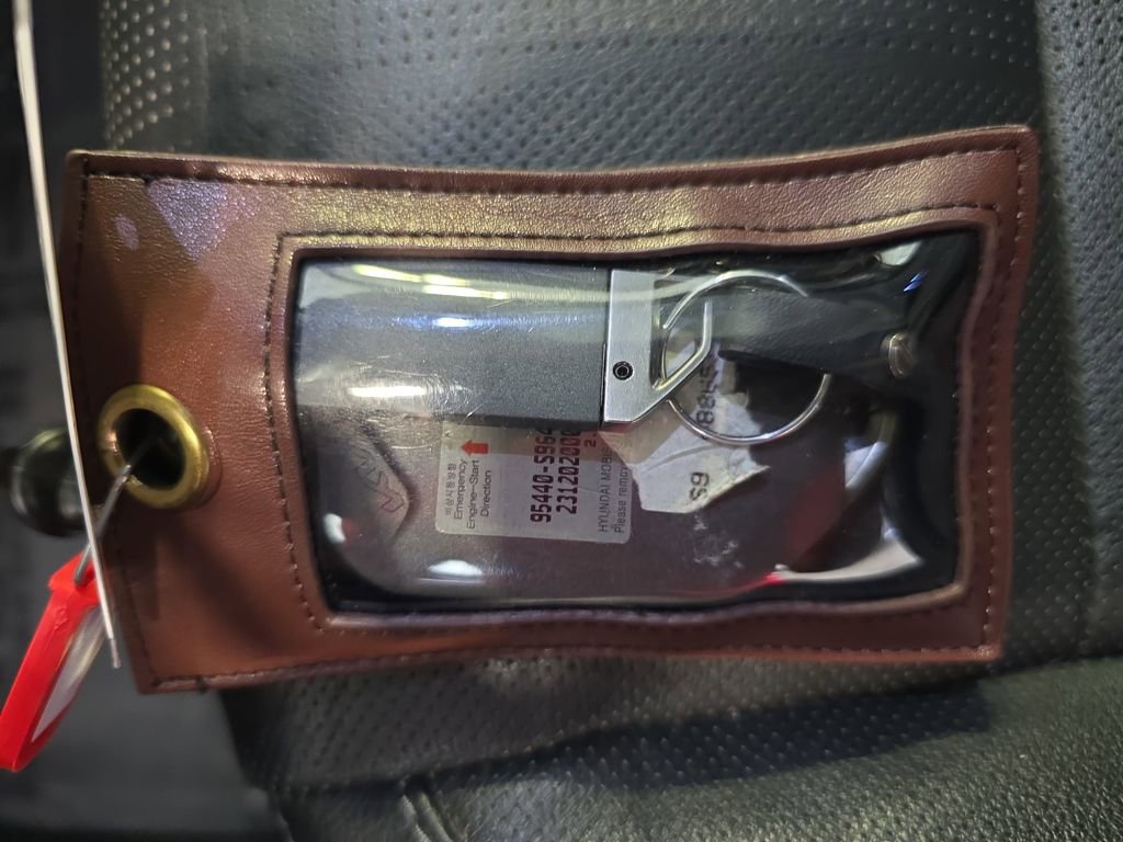 Used 2024 Kia Telluride EX w/ EX Captain's Chair Package image 37