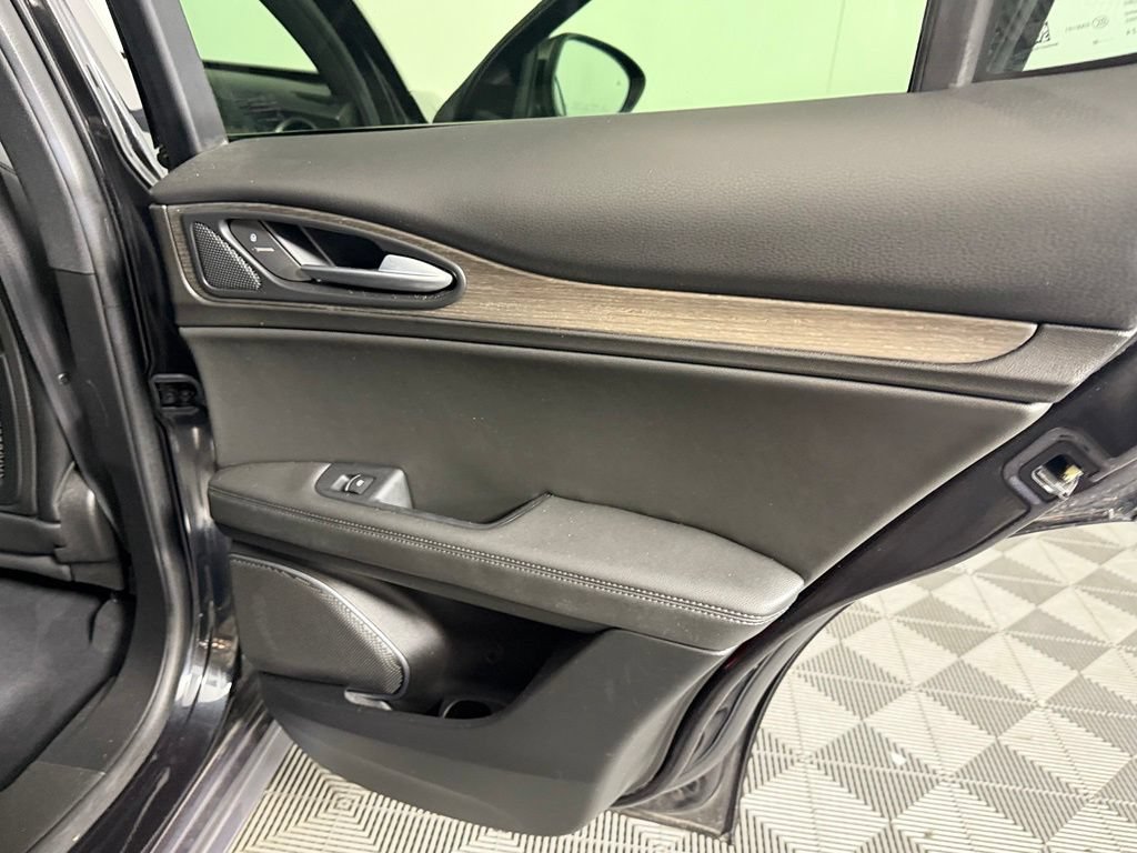 Used 2023 Alfa Romeo Stelvio Ti AWD/4WD image 29