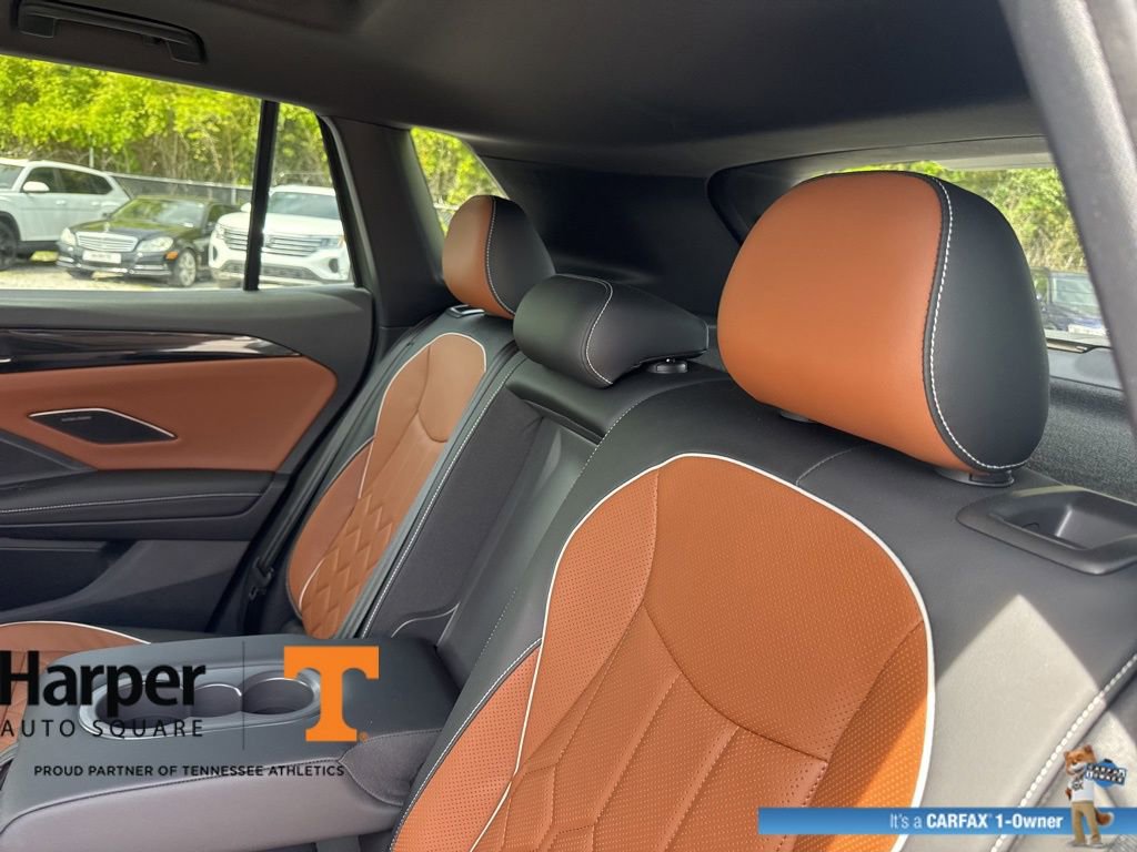 Used 2025 Volkswagen Tiguan SEL R-Line image 9