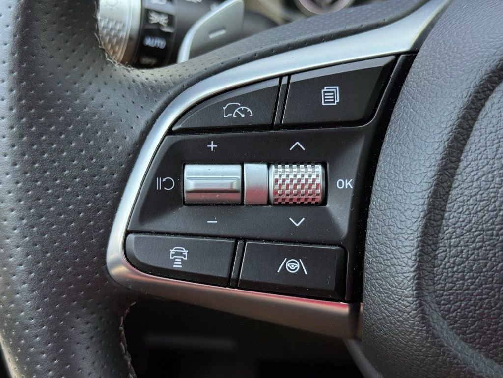 Used 2025 Genesis G70 2.5T image 26