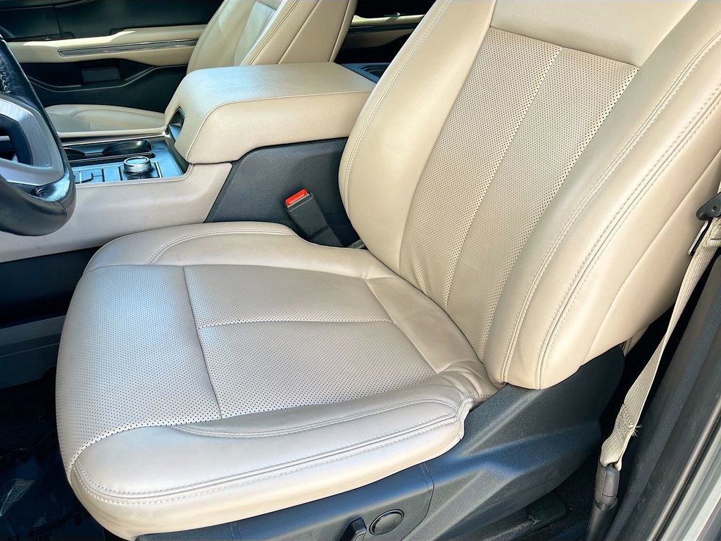 Used 2023 Ford Expedition Max XLT image 19