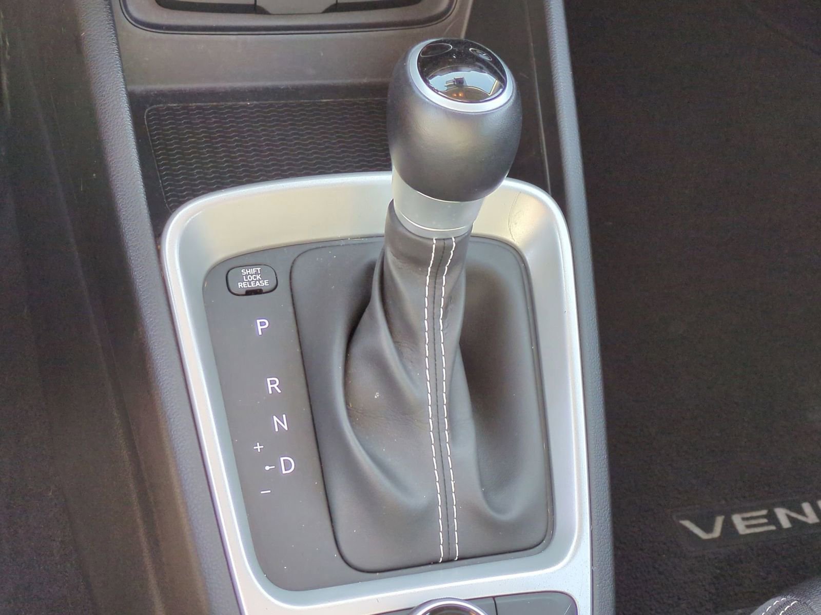 Used 2023 Hyundai Venue SEL image 34