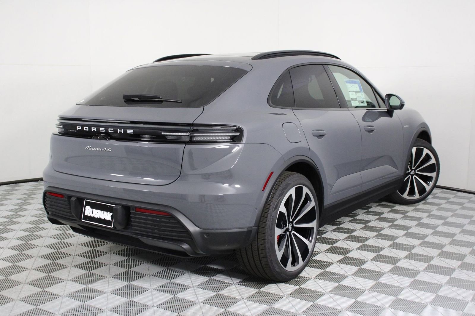 New 2026 Porsche Macan 4S Electric image 7