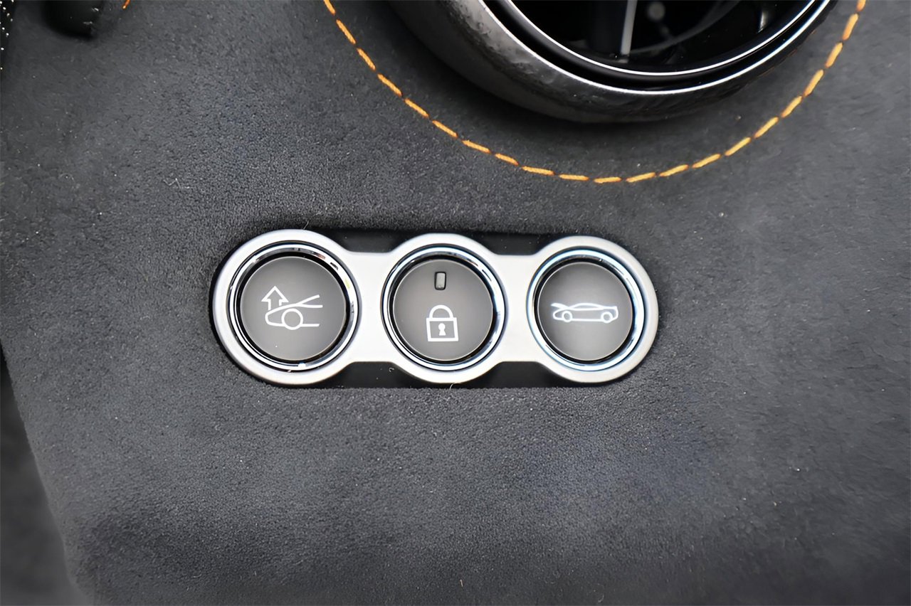 New 2025 McLaren 750S Spider image 13