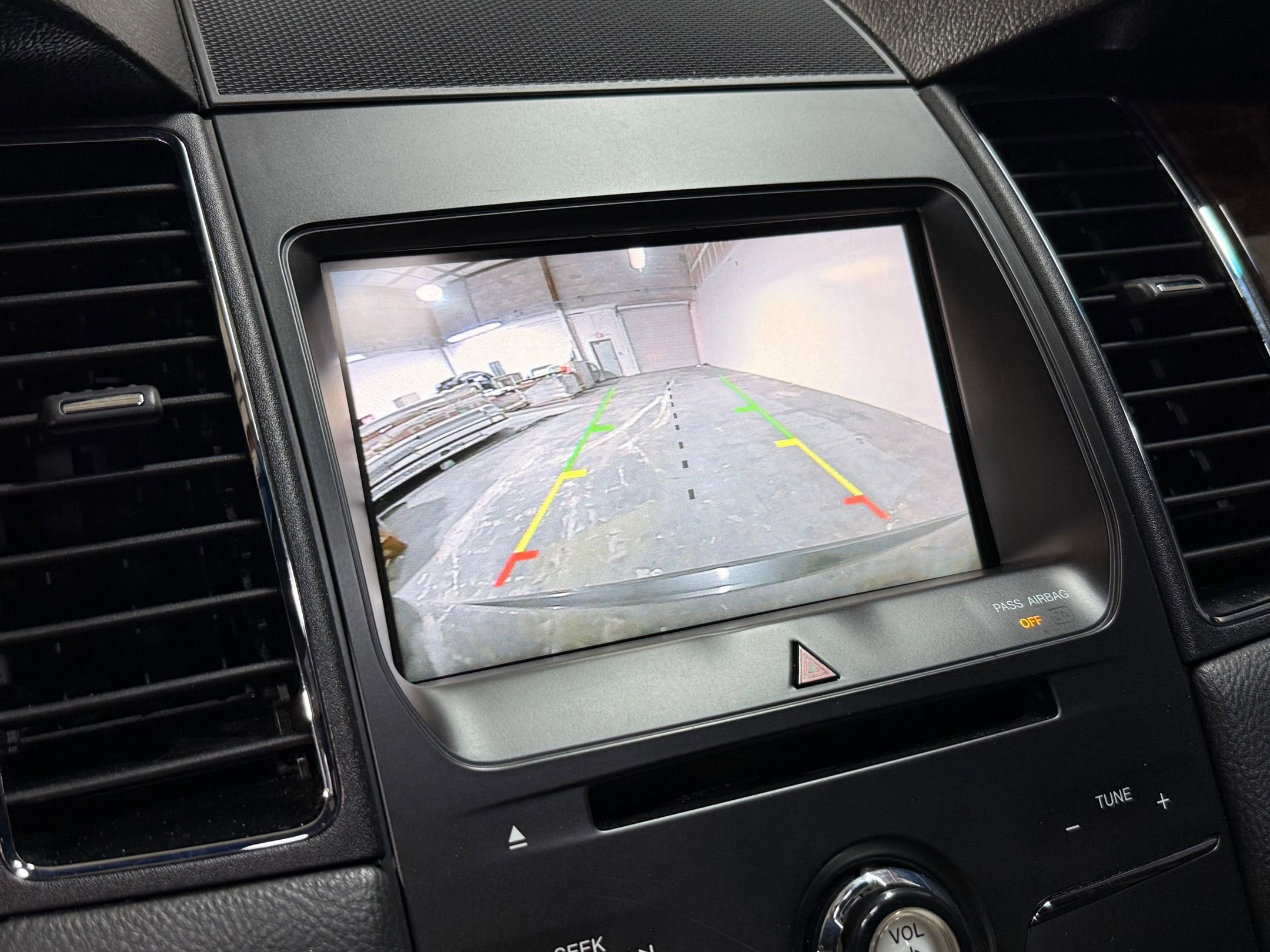 Used 2015 Ford Taurus Limited image 23