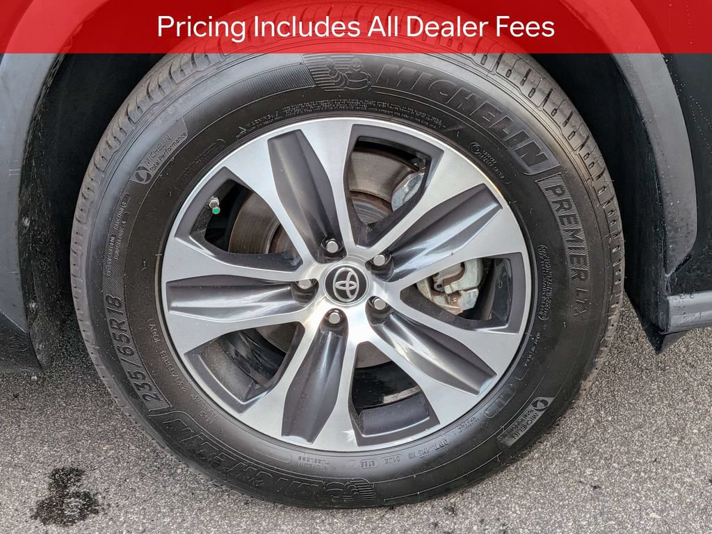 Used 2022 Toyota Highlander XLE FWD image 12