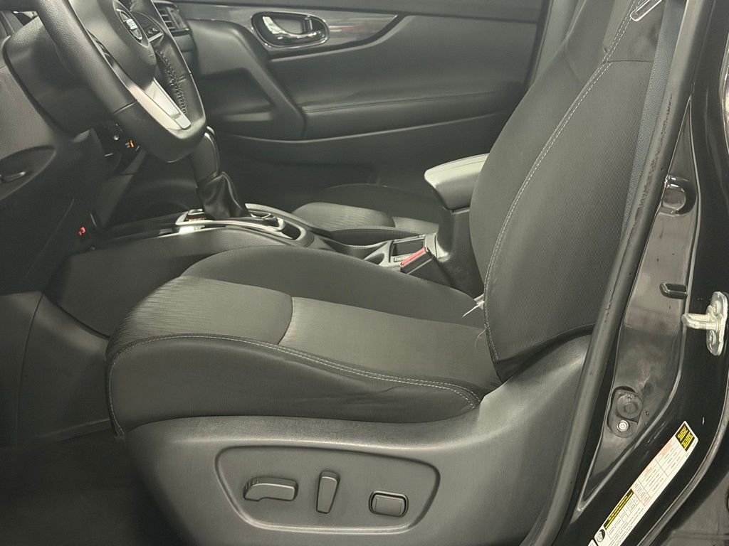 Used 2018 Nissan Rogue SV image 13