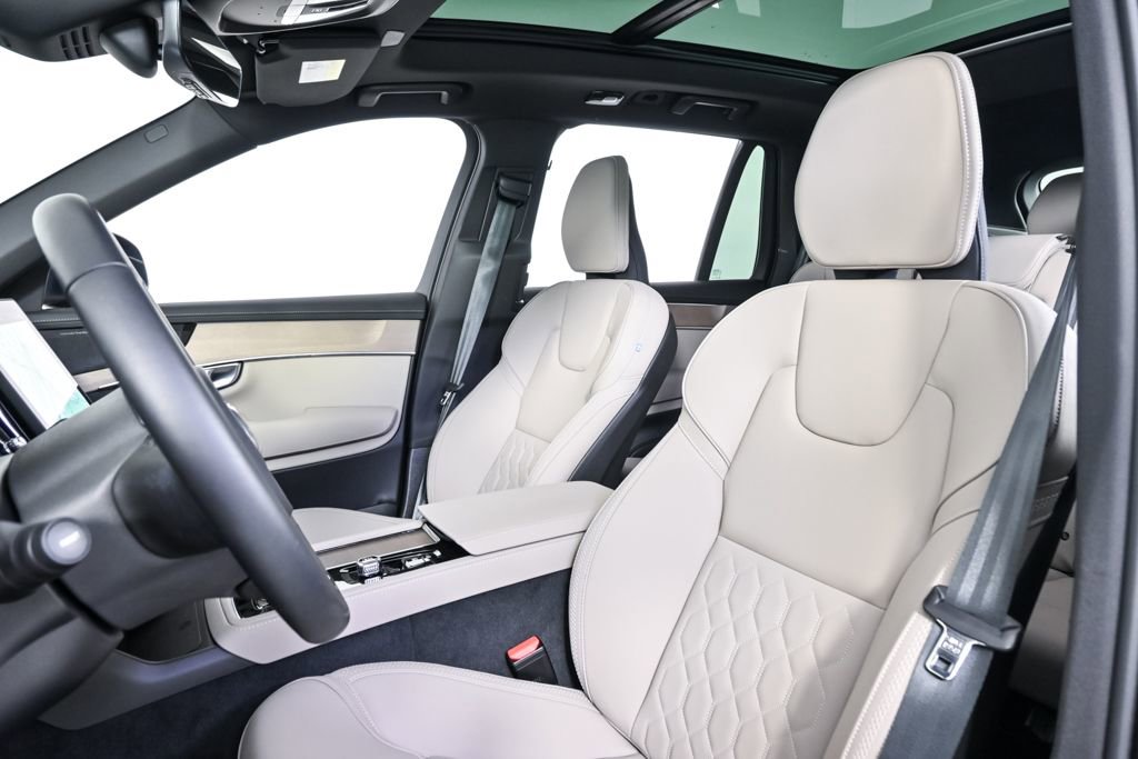 Certified 2026 Volvo XC90 B6 Plus w/ Protection Package Premier image 7