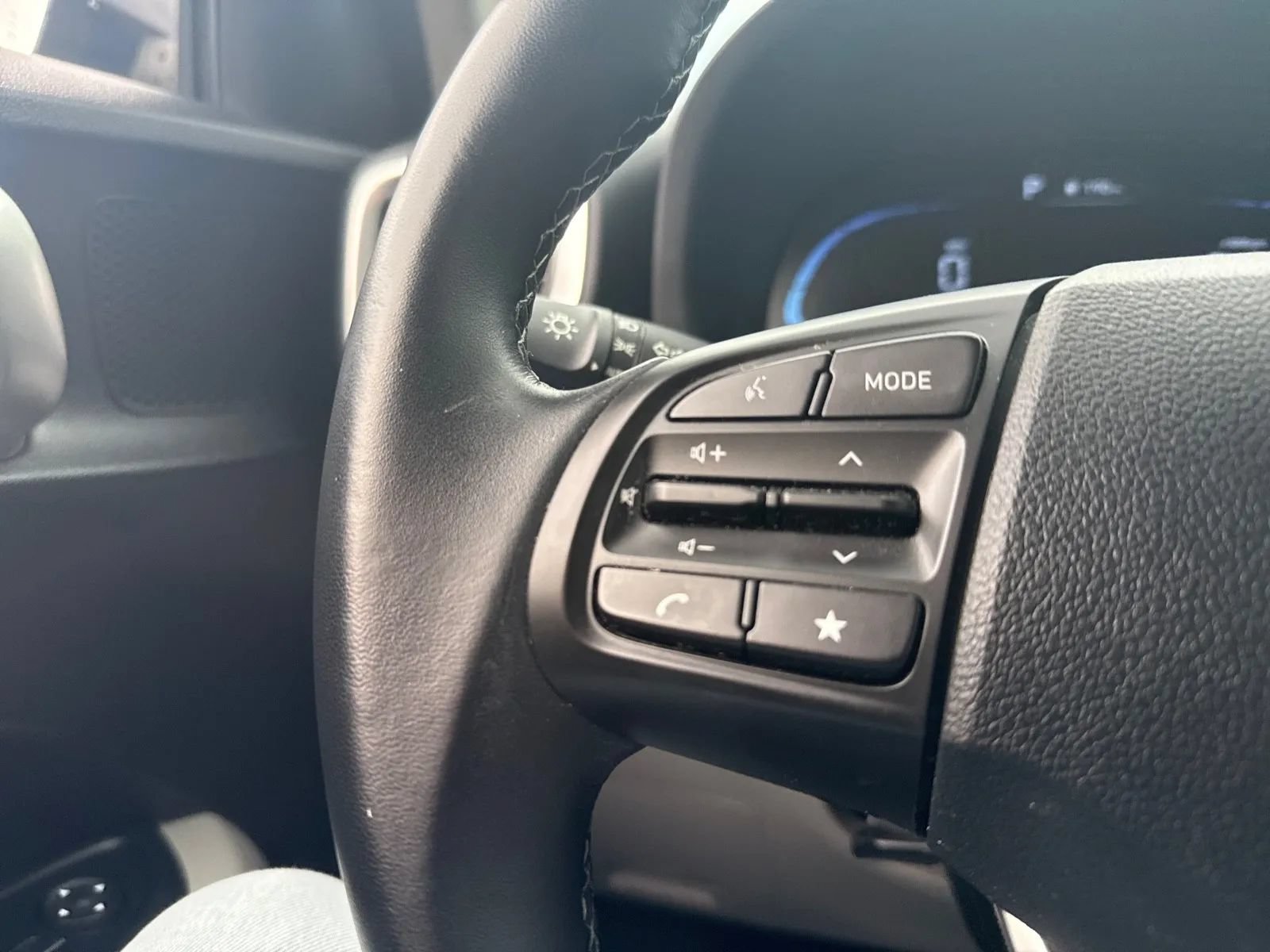 Used 2024 Hyundai Venue SEL FWD image 20