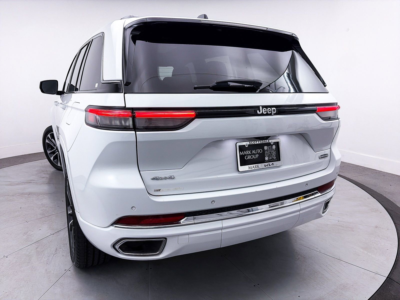 Used 2023 Jeep Grand Cherokee Overland image 4