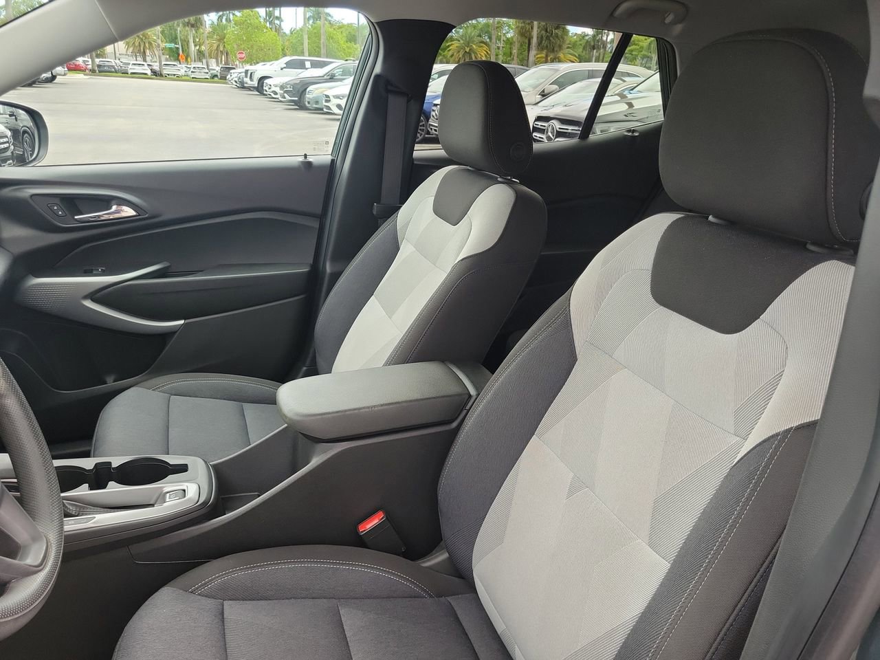 Used 2025 Chevrolet Trax LS image 21