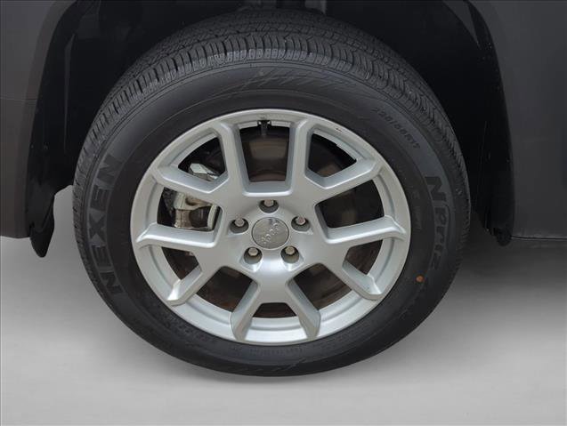 Used 2021 Jeep Renegade Latitude image 25