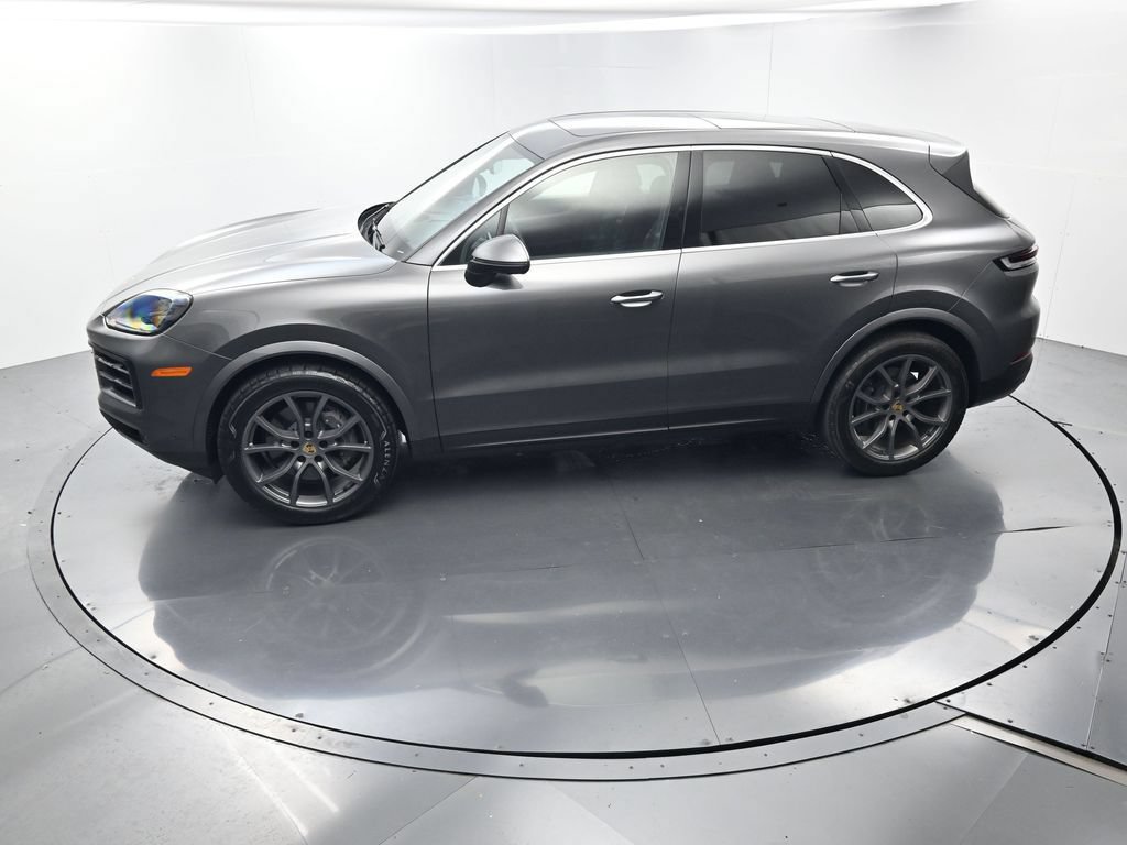 Certified 2024 Porsche Cayenne AWD/4WD image 34